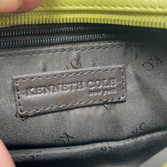 Kenneth Cole New York olive green leather wristlet zip close - Picture 5 of 7